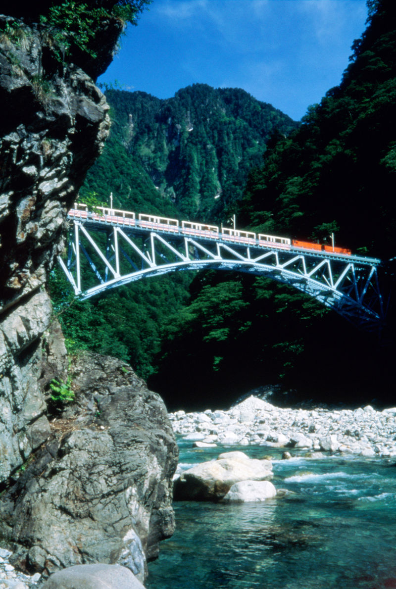 Kurobe Kyoku Tetsudo (Kurobe Gorge Railway) is considered to have Japan's best views